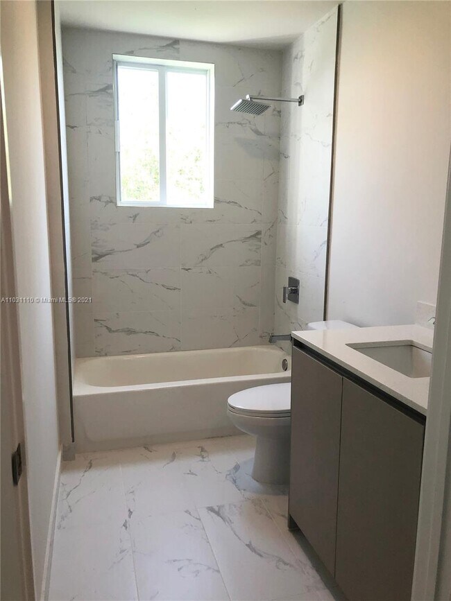 Building Photo - 2 bedroom in Aventura FL 33180