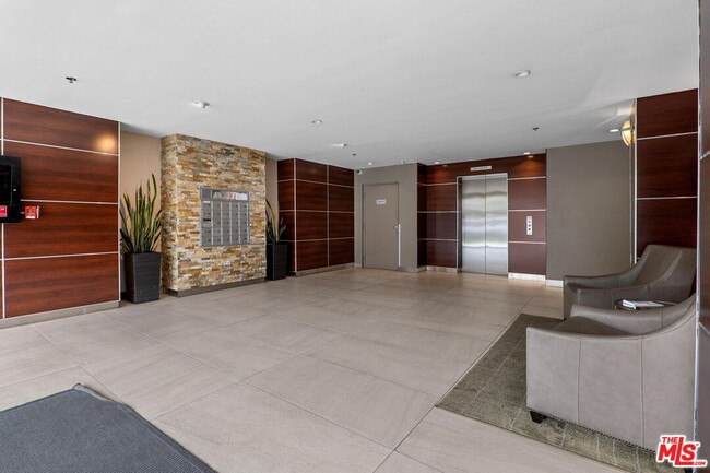 Building Photo - 1617 S Beverly Glen Blvd