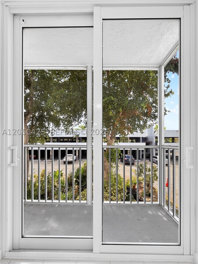 Building Photo - 17890 W Dixie Hwy