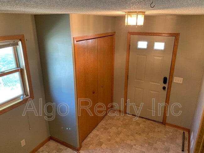 Building Photo - 2827 N Aldrich Ave