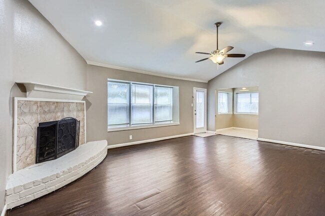 Building Photo - 5607 Circlegate Dr