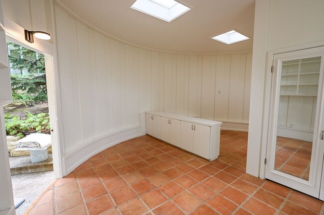 Building Photo - Dolores Street Triplex