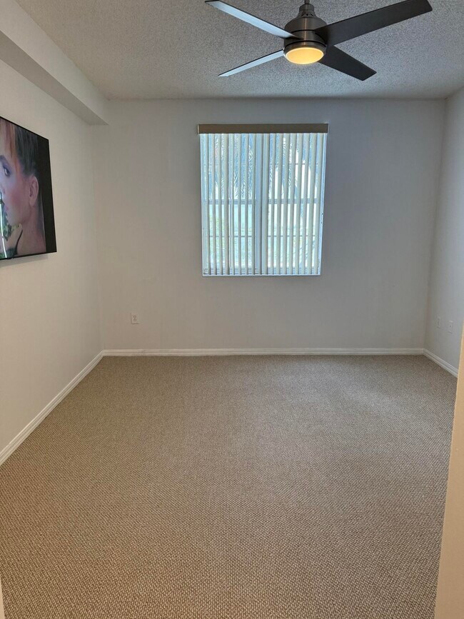 Building Photo - 616 Clearwater Park Rd