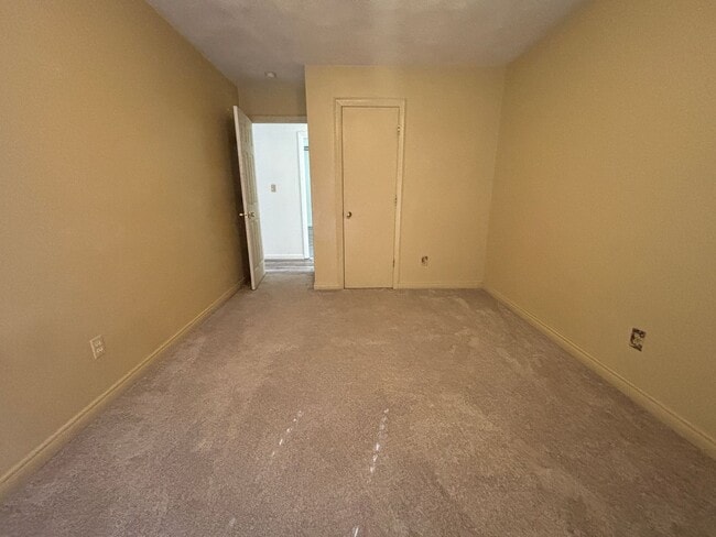 Building Photo - 6421 Orchard View Ln