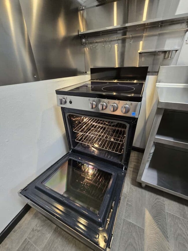 Building Photo - 8401 N New Braunfels Ave