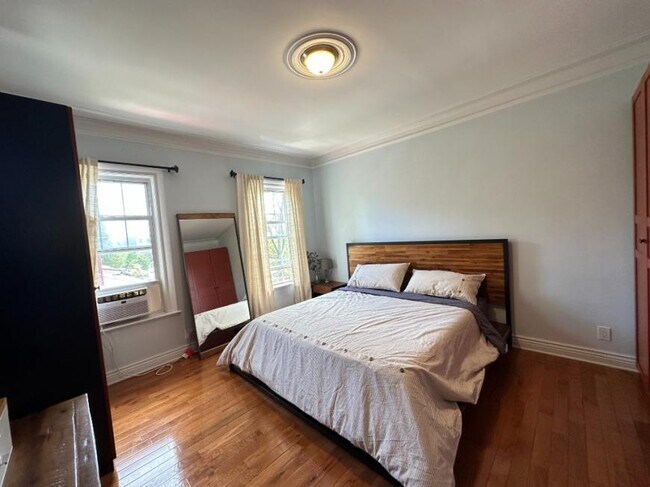 Building Photo - 4 bedroom in BROOKLYN NY 11218