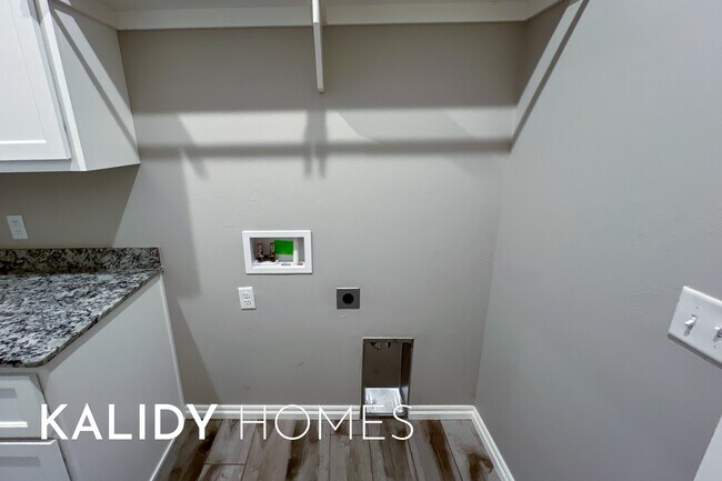 Building Photo - 8408 Lambert Wy