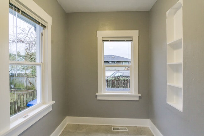 Building Photo - 7547 26th Ave NW