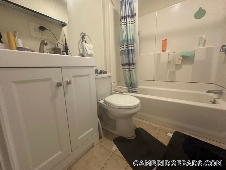 Building Photo - 1056 Cambridge St