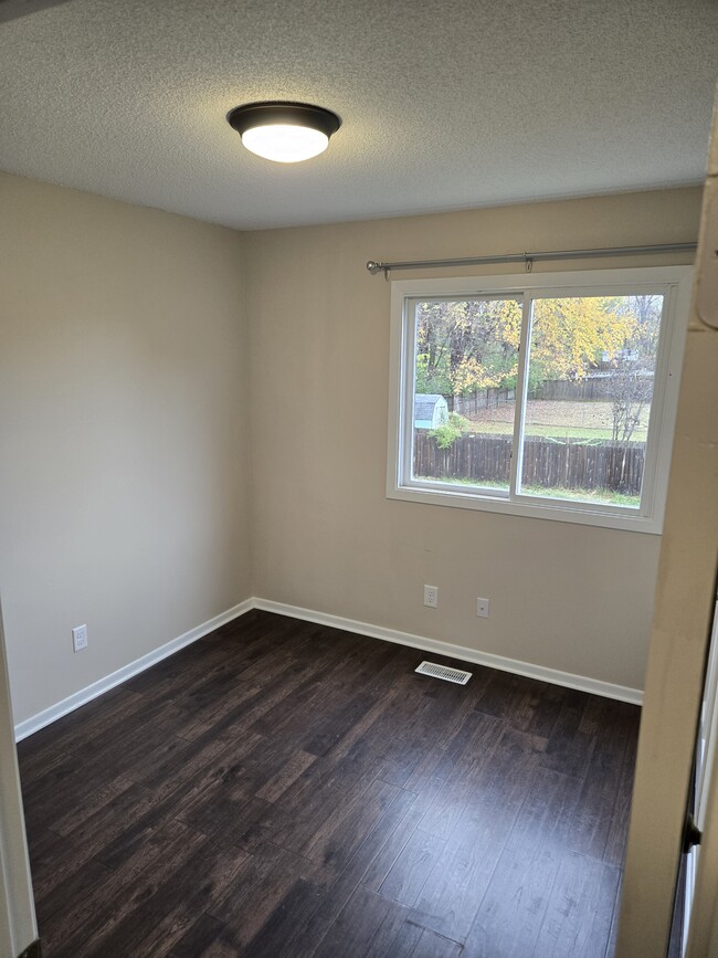 Middle Bedroom 2 - 3000 SE 20th St