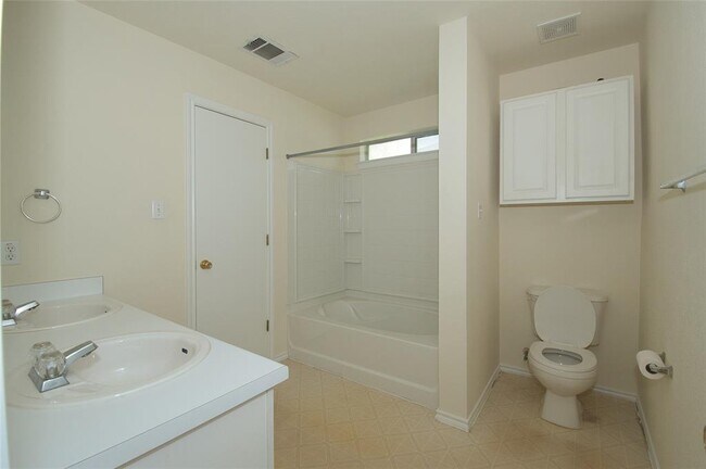 Building Photo - 807 Estancia Way