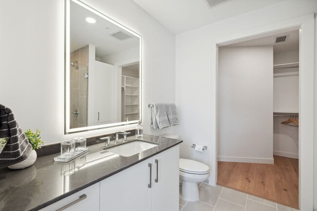 Building Photo - 1212 Demonbreun St