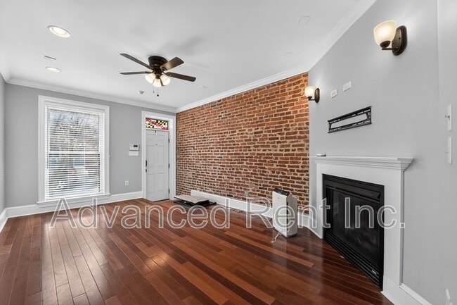 Building Photo - 528 S Curley St