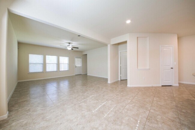 Building Photo - 14002 Madrigal Ln