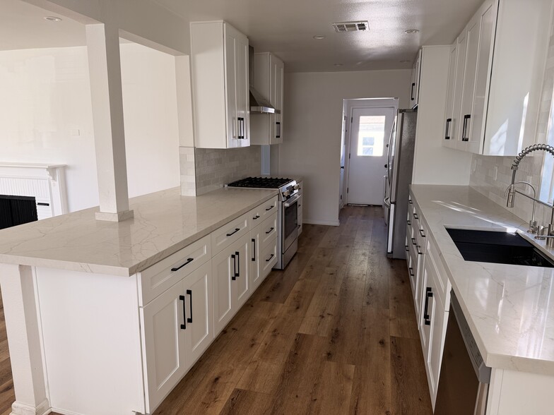 Building Photo - 5840 Allott Ave