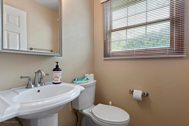 Building Photo - 560 Rapidan Ct