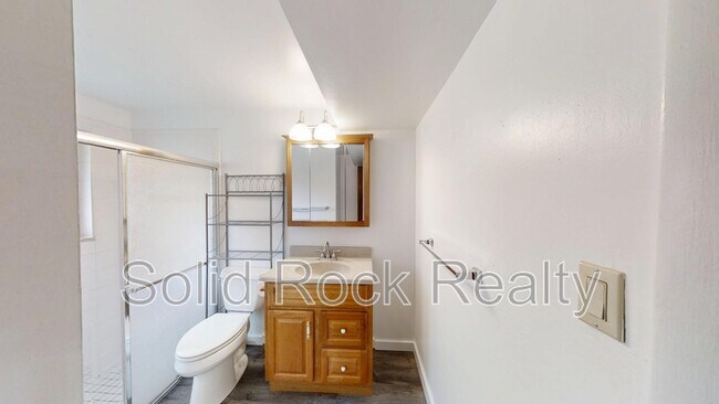 Building Photo - 635 Quebec St