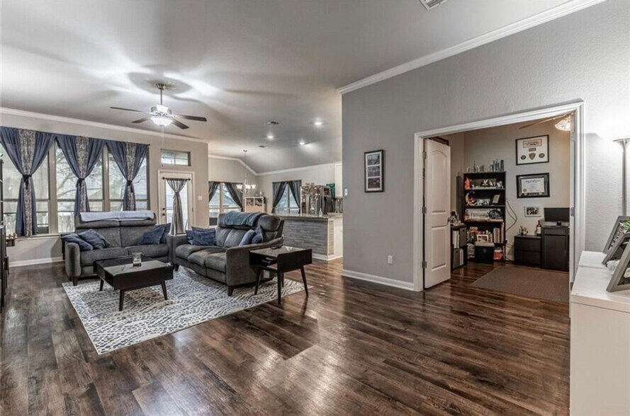 Building Photo - 8219 Quiet Hollow Dr