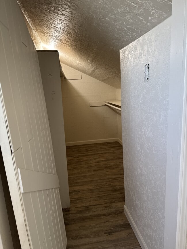 Building Photo - 1166 Bel Aire Cir