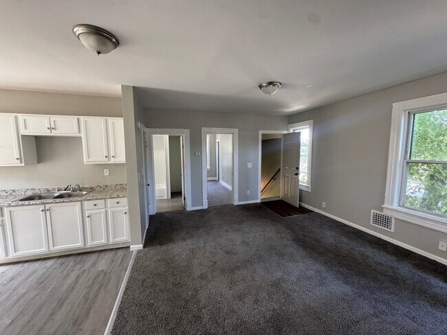 Building Photo - 4068 E 74th St