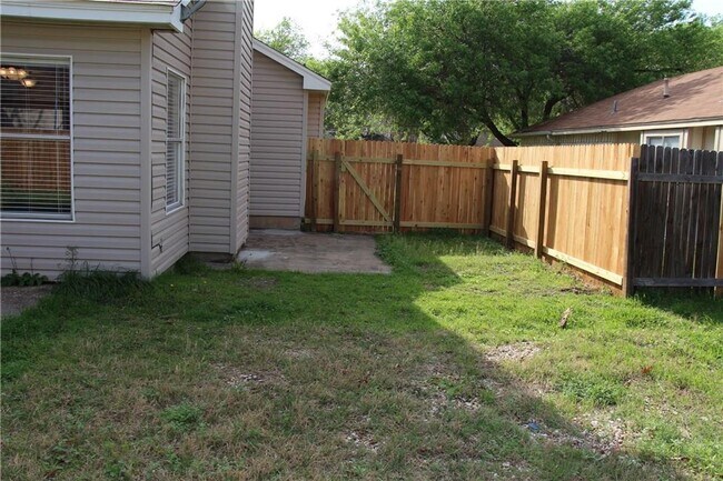Building Photo - 605 Elder Way