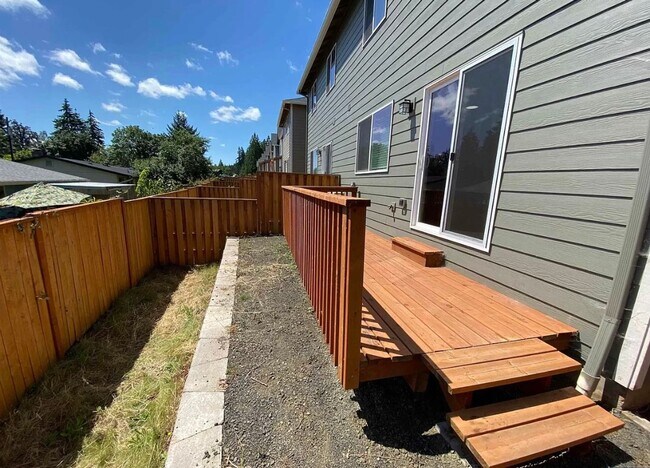 Building Photo - Available now! 3 bedroom ~ 2.5 Bathroom st...