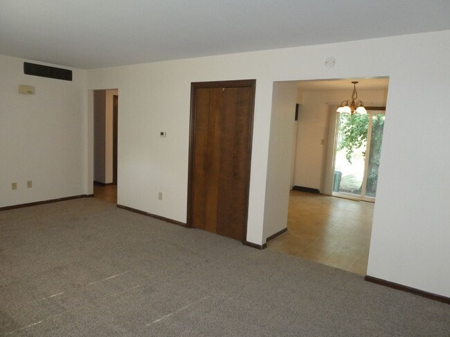 Building Photo - 1409 Joann St