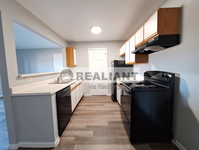 Building Photo - 904 Amhurst Dr