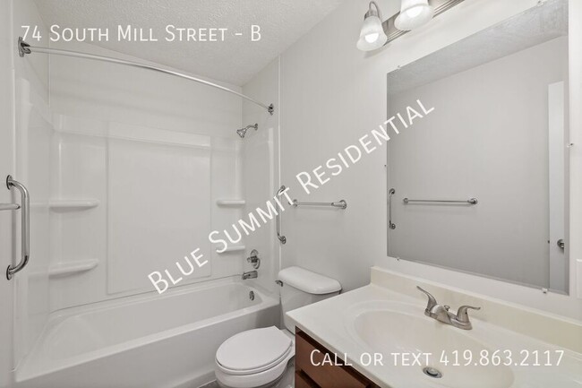 Building Photo - 2 bed, 1 bath, half double, single detache...