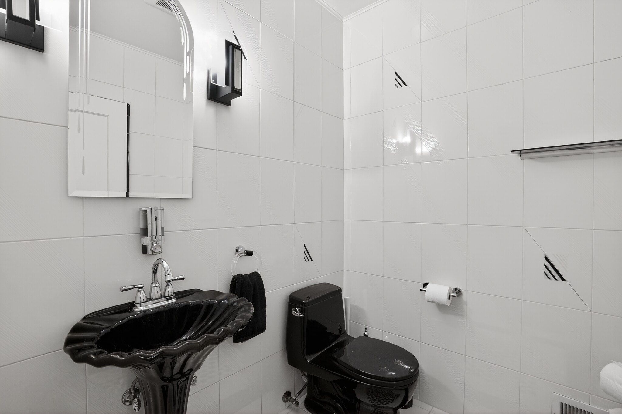 Main level hall bathroom - 60 Goleta Ave