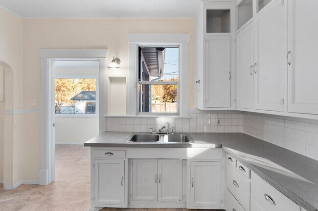 Building Photo - Beautiful Home in the Garland District