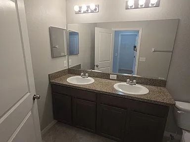Building Photo - Spacious Townhome with Pond Views | 3BR + Loft + Screened Patio