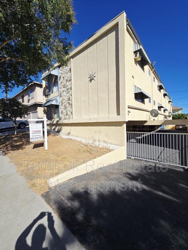 Building Photo - 332 Cornell Dr