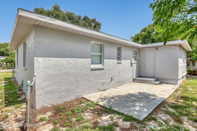 Building Photo - 807 Hillsdale Dr