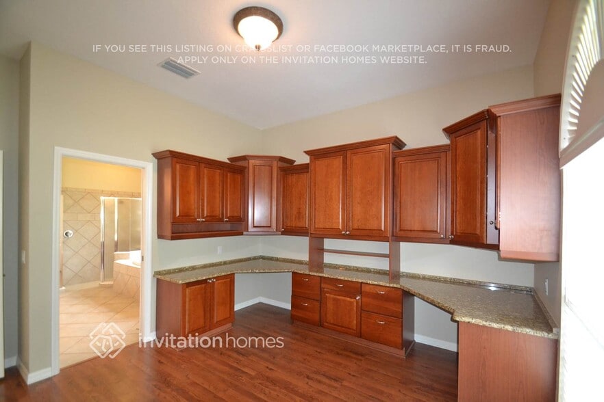 Building Photo - 13075 Peregrin Cir