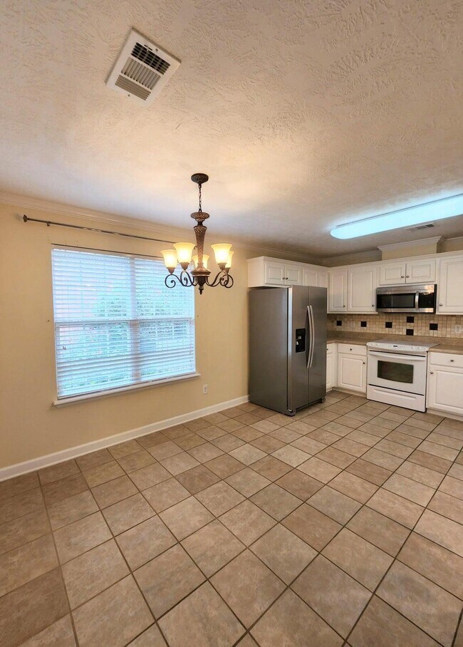 Building Photo - 241 Bainbridge Dr