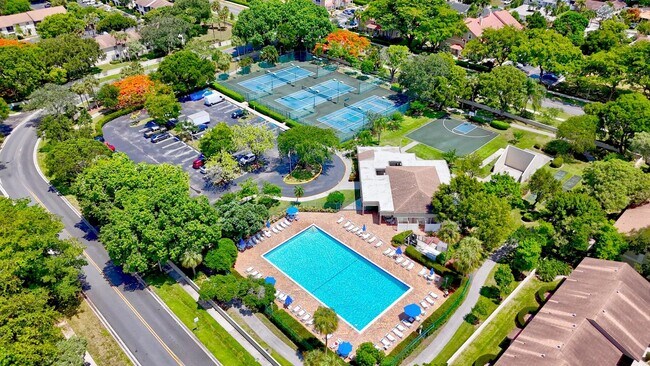 Building Photo - 105 Gardens Dr