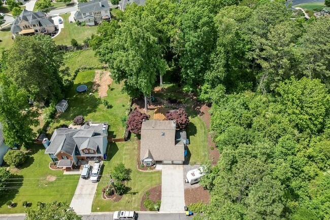 Building Photo - 1813 Rambling Woods Dr NW