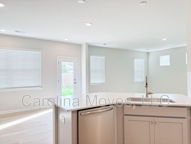 Building Photo - 19 Fennec Dr