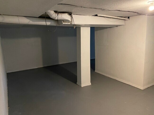 Building Photo - 10401 Richmond Ave