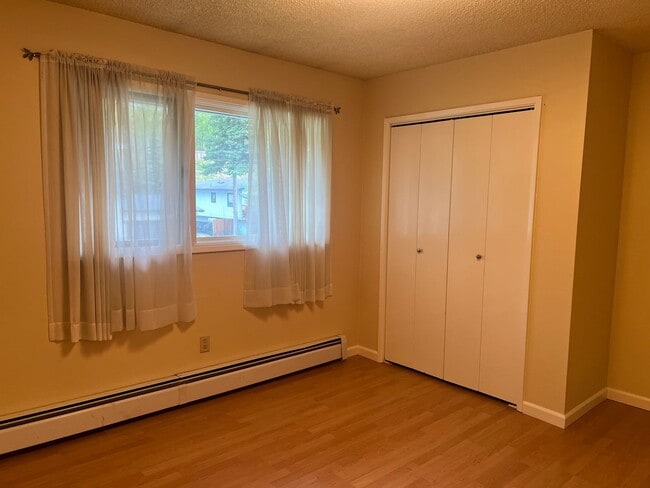 Building Photo - 4 Bedroom House in Prime Oceanview Location