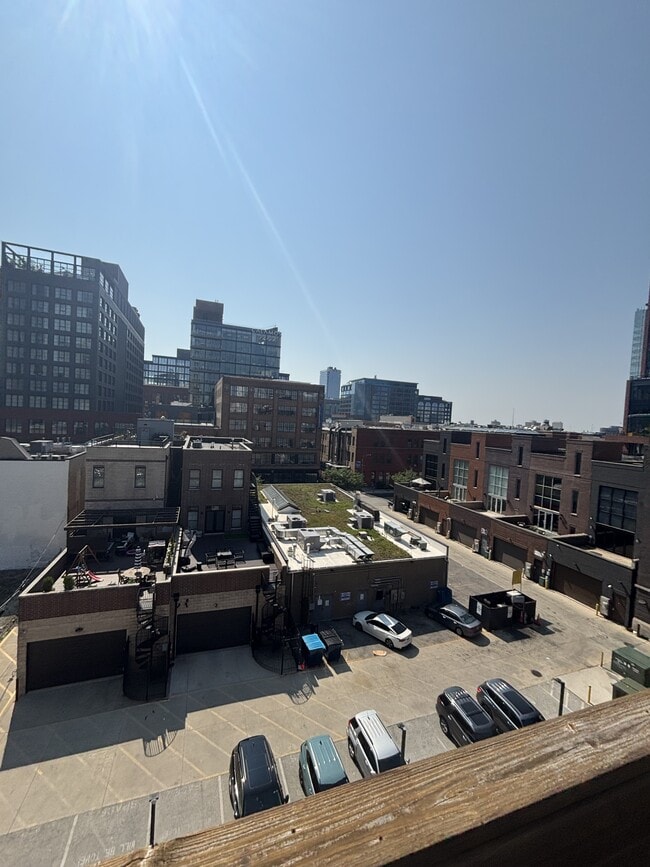 Building Photo - 212 N Halsted St