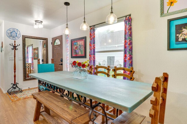 Building Photo - 1208 E 3rd St