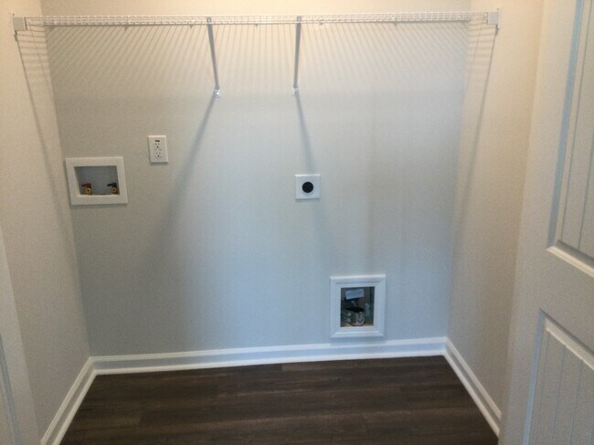 3rd floor washer and dryer hookup - 208 Hickory Plains Rd