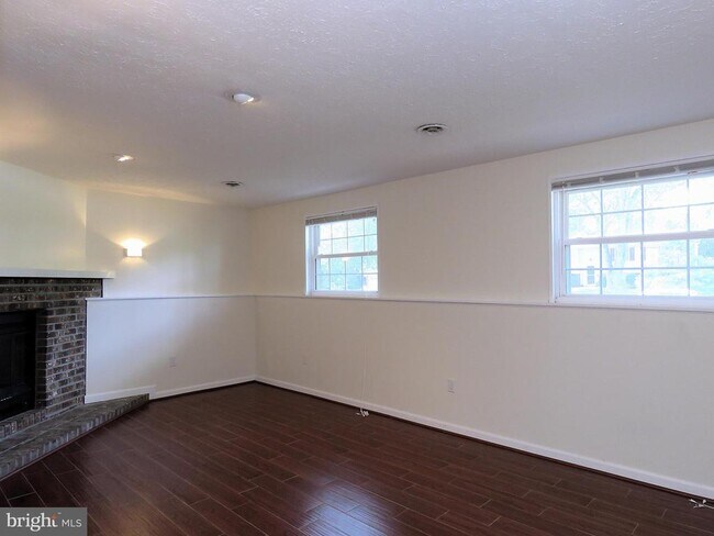 Building Photo - 7125 Vantage Dr