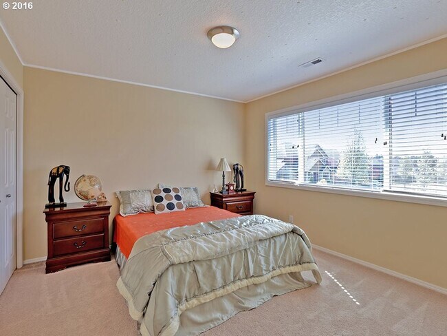Building Photo - Beautiful Cedar Mill Craftsman on a Corner Lot with 4 Bedrooms + Den, Large Backyard, Solar & EV ...