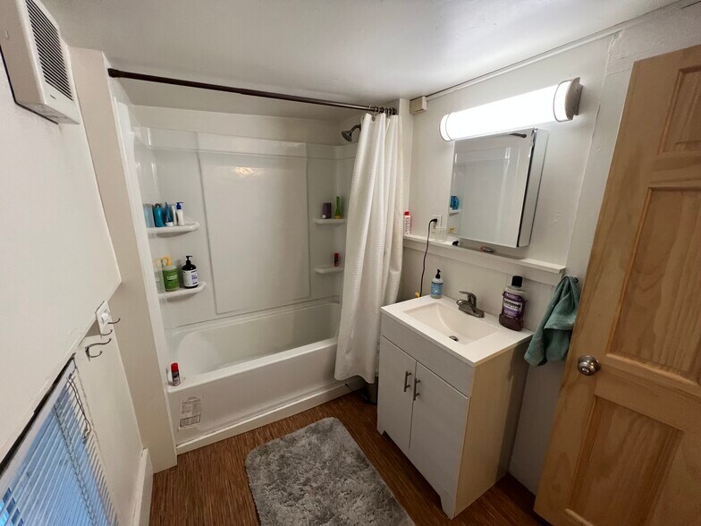 Building Photo - 192 Pine St