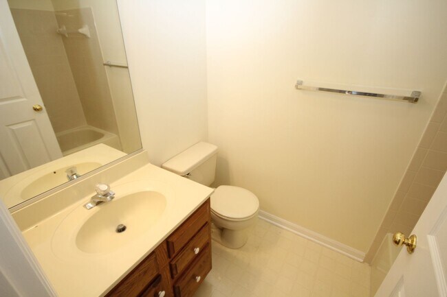 Building Photo - 1002 Jessicas Ct