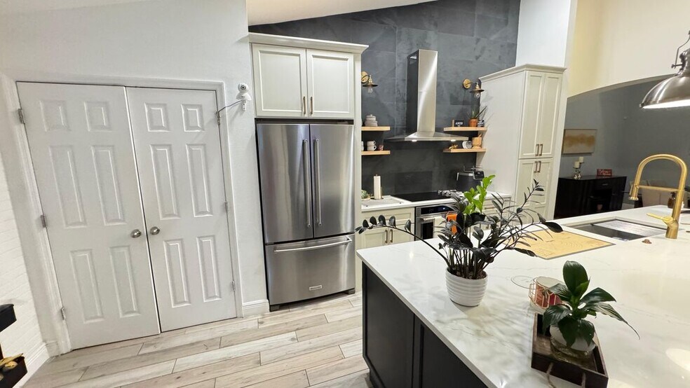 Building Photo - 676 Seneca Trail