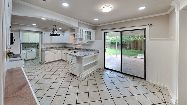 Building Photo - Very Nice 3 bedroom 2 bath home in Edmond ...